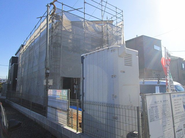 霞ヶ関駅徒歩１０分。土地約５０坪付き。カースペース並列２台分。本下水。建築中。
