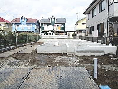 笠幡駅徒歩１１分。閑静な住宅街。土地３４坪（不整形地）カースペース２台分。６月完成予定。