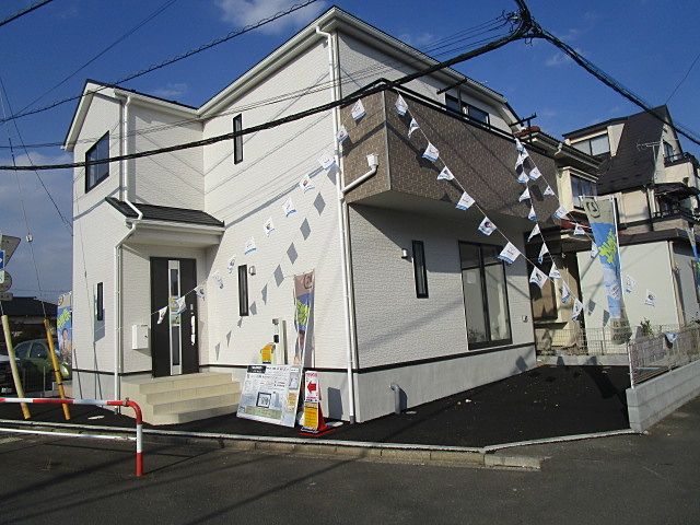 南西角地。土地30坪。カースペース有り。日当たり良好。完成物件。