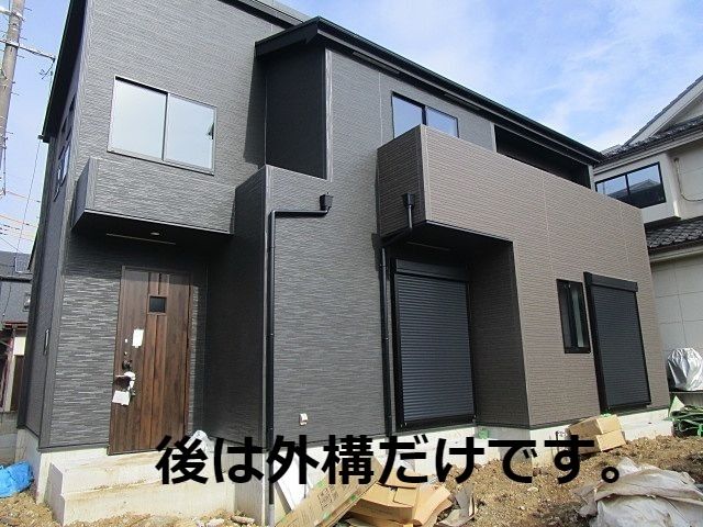 土地約４７坪付き。カースペース並列２台分。庭付き一戸建て。本下水。閑静な住宅街。
