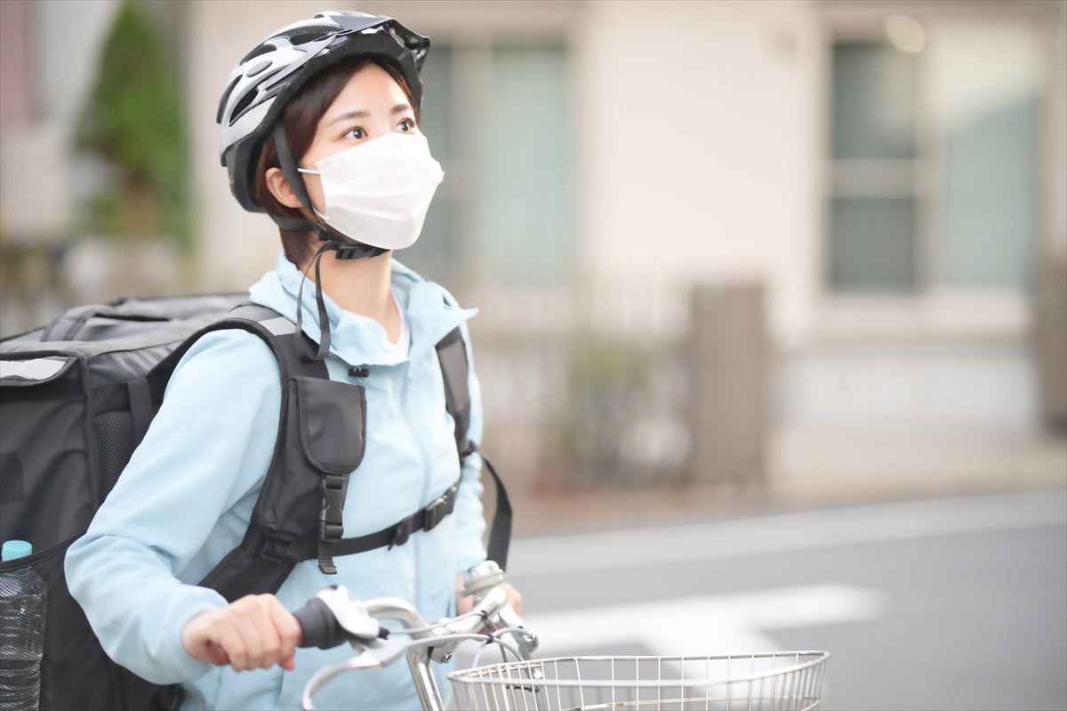 　2023年4月1日から道路交通法の改正により、自転車に乗車する時のヘルメット着用が「努力義務化」となりました。ヘルメットの未着用により、罰則や罰金が課されることはあるのでしょうか……。芝綜合法律事